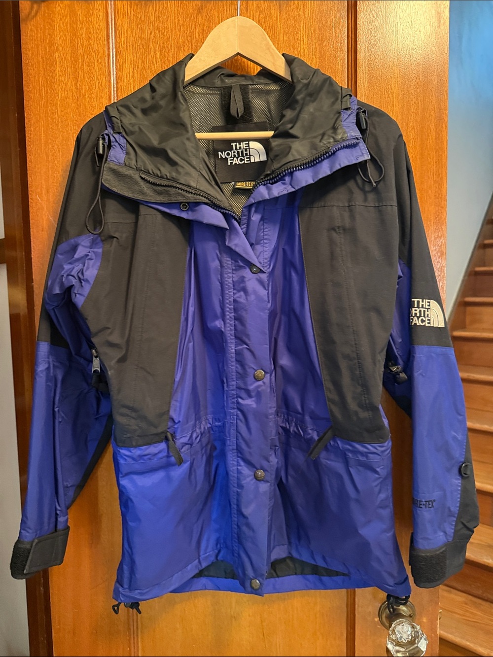 The North Face 90s Women's Black & Blue Ski Jacket